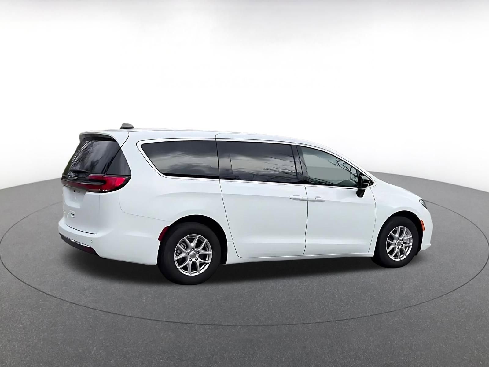 Thumbnail: 2025 Chrysler Pacifica - 15