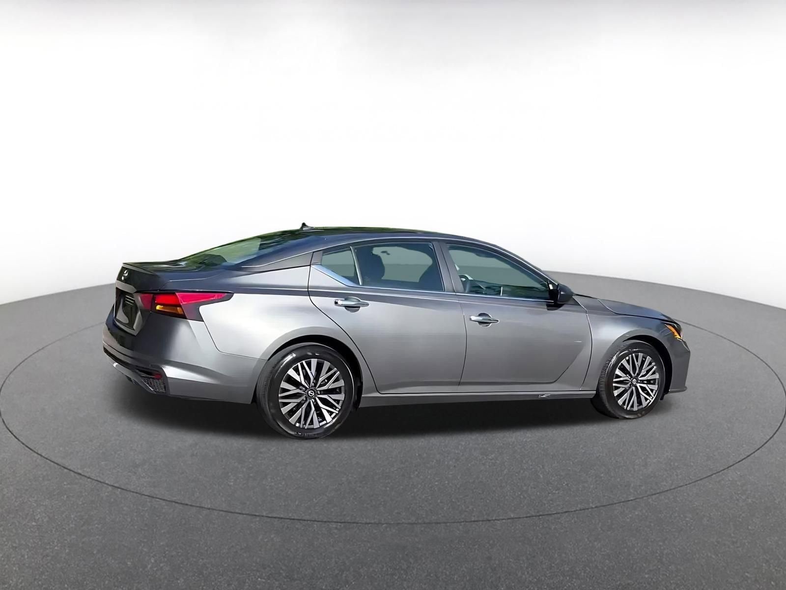 Thumbnail: 2025 Nissan Altima - 12