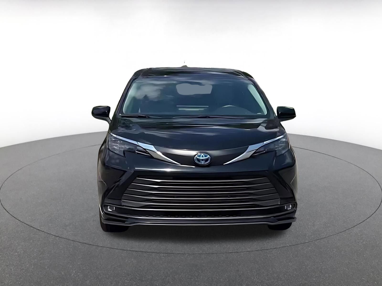 Thumbnail: 2025 Toyota Sienna - 4