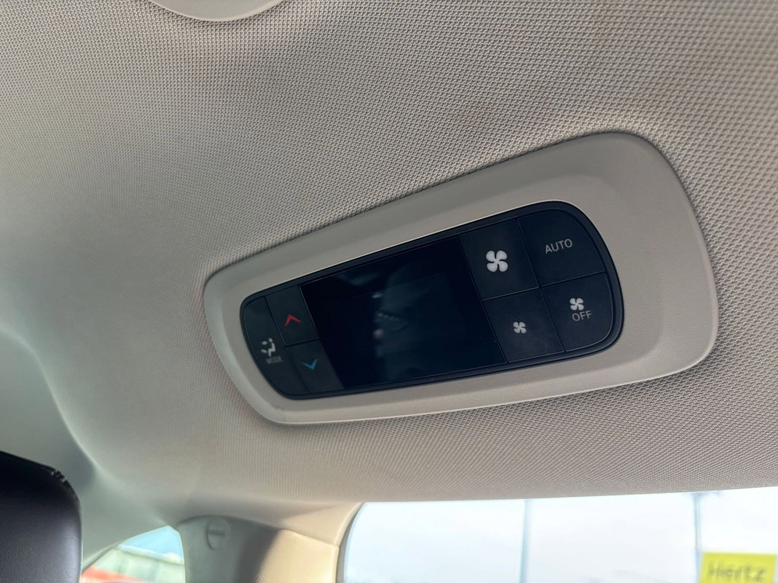 Thumbnail: 2023 Chrysler Pacifica - 25