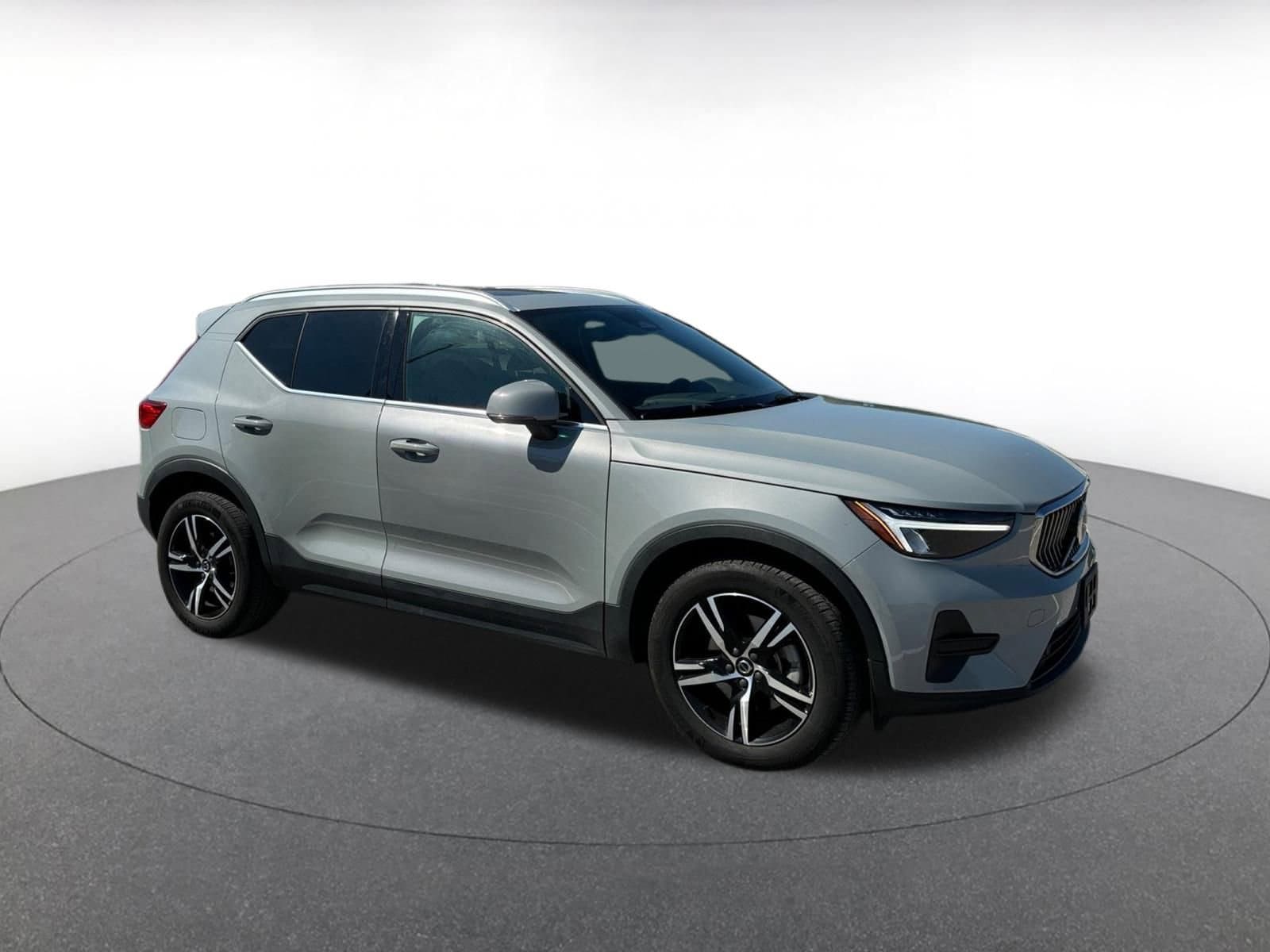 Thumbnail: 2024 Volvo XC40 - 1