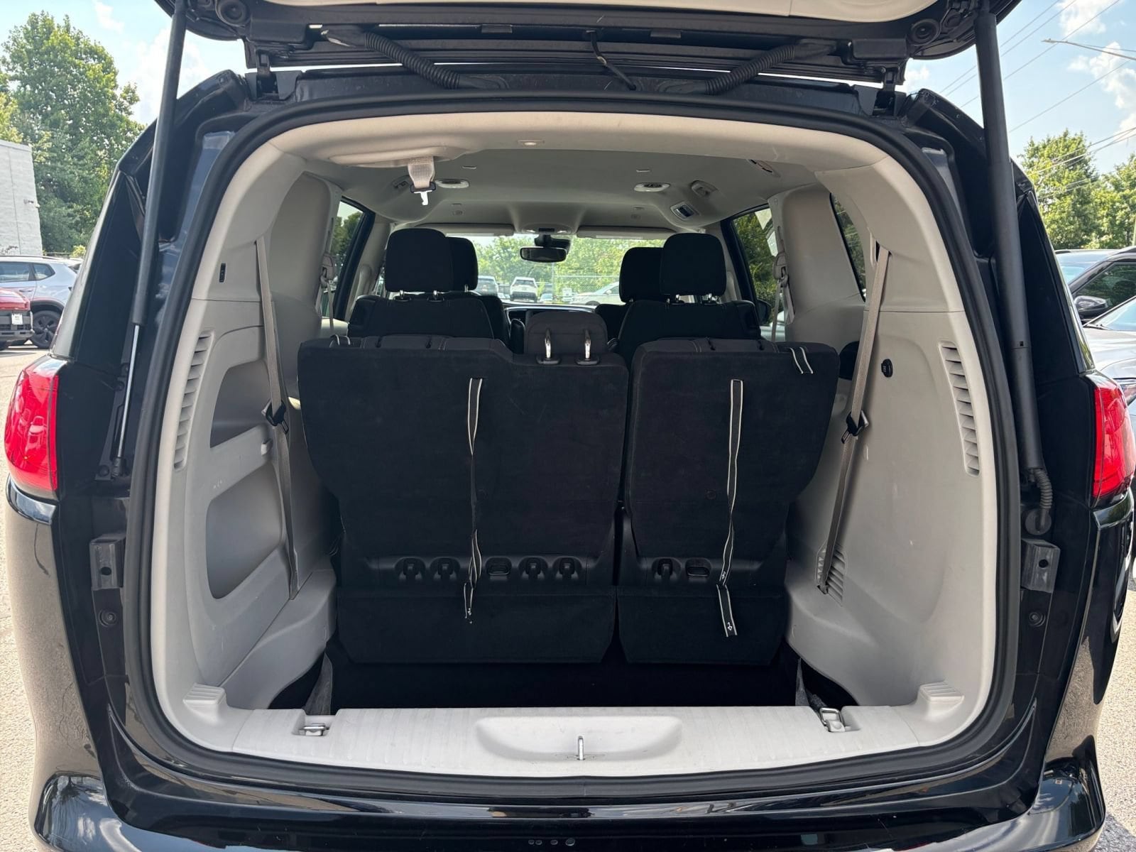 Thumbnail: 2024 Chrysler Voyager - 33