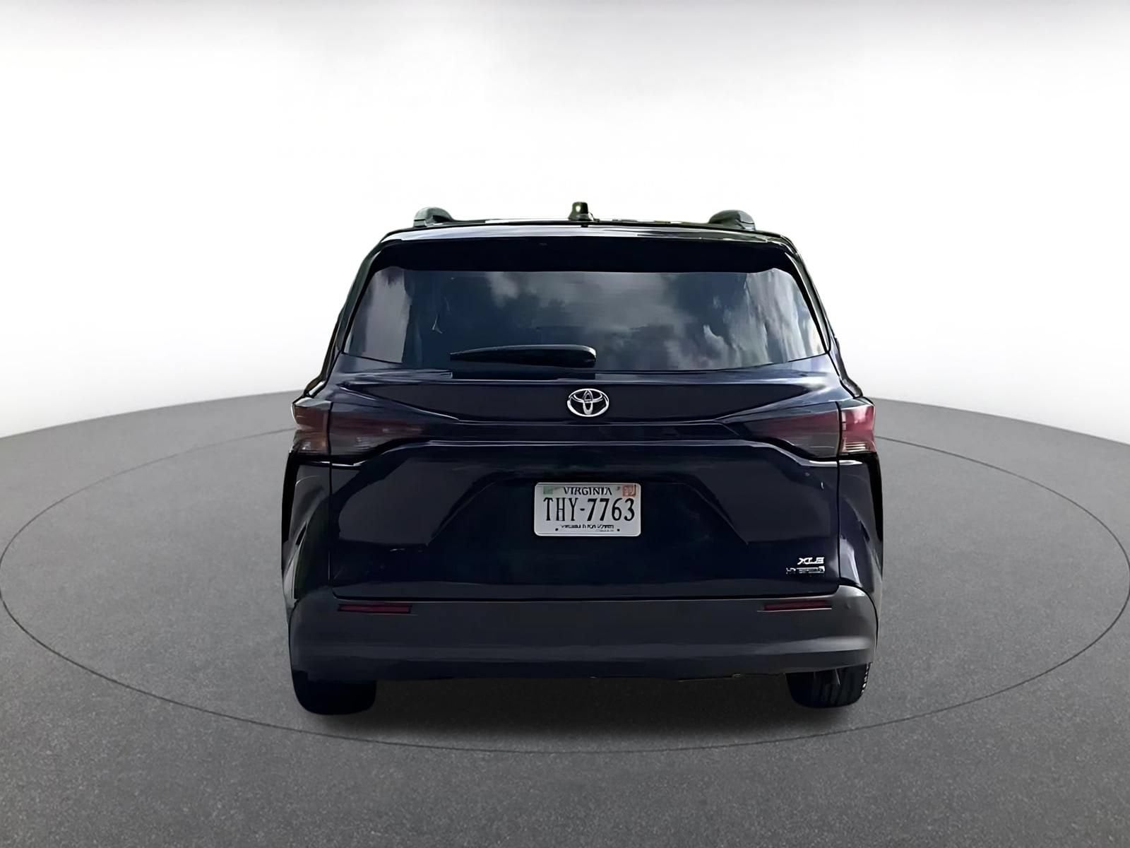 Thumbnail: 2024 Toyota Sienna - 10