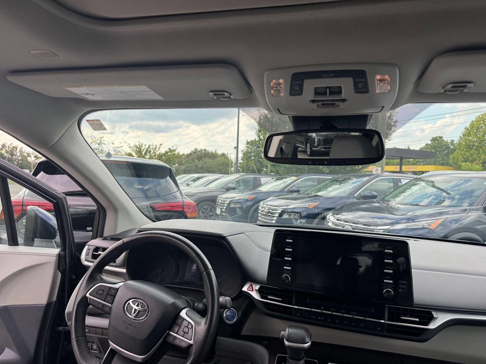 Thumbnail: 2024 Toyota Sienna - 32