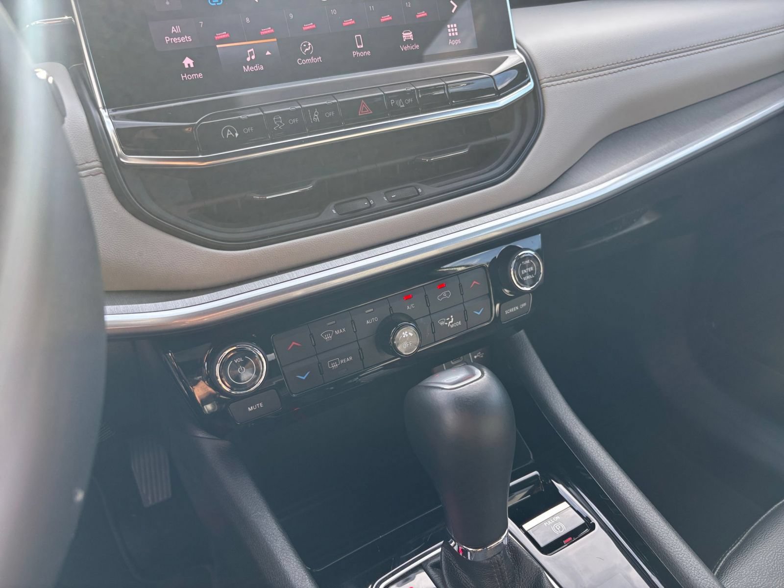 Thumbnail: 2025 Jeep Compass - 17