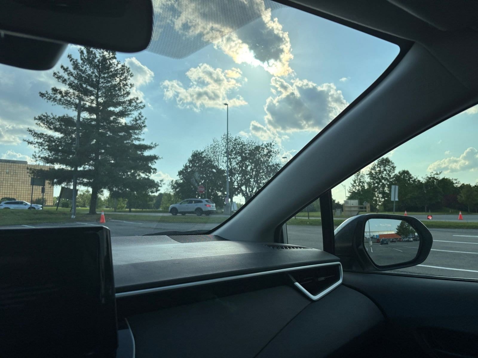 Thumbnail: 2023 Toyota Corolla - 33