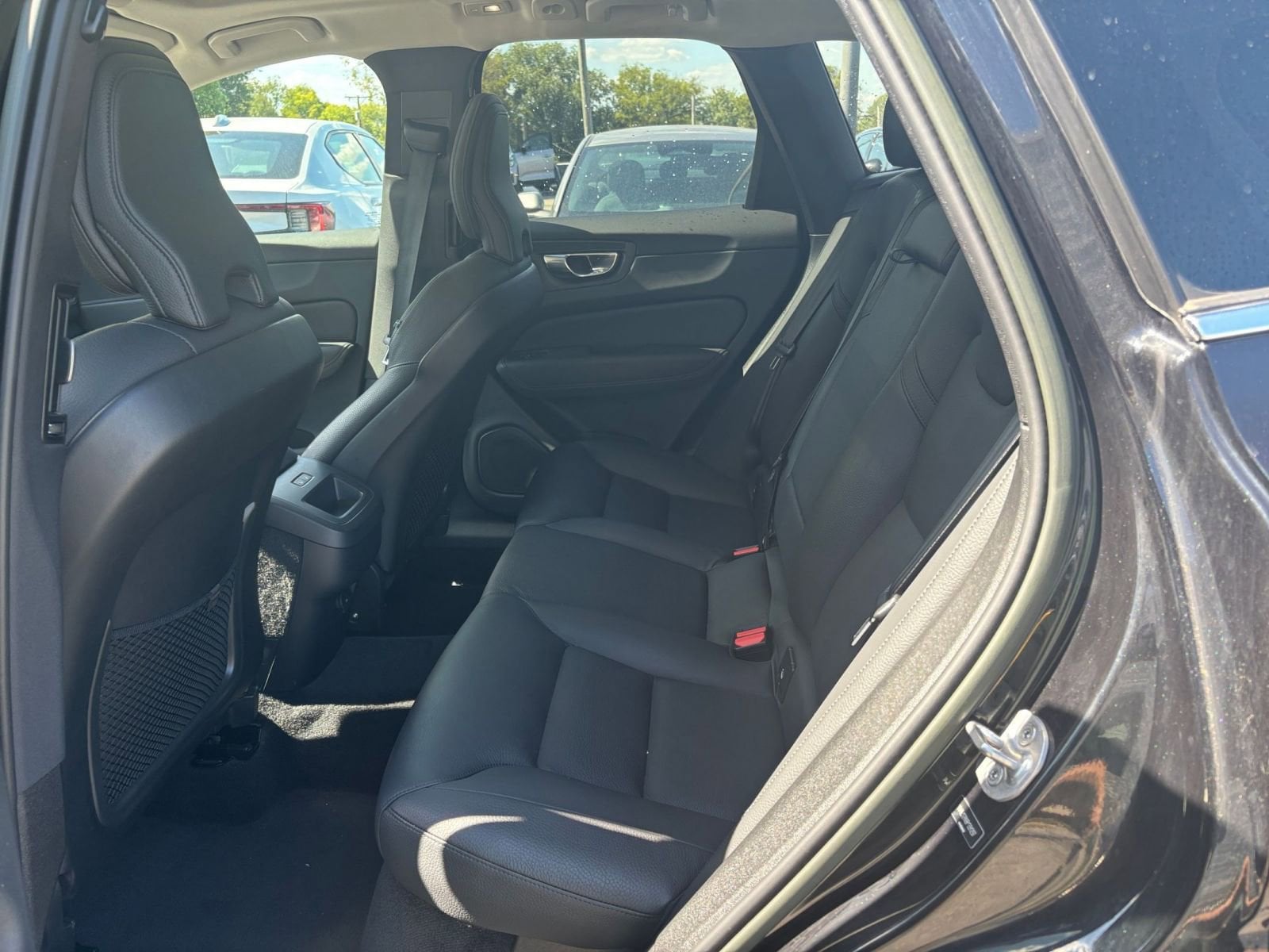 Thumbnail: 2023 Volvo XC60 - 24