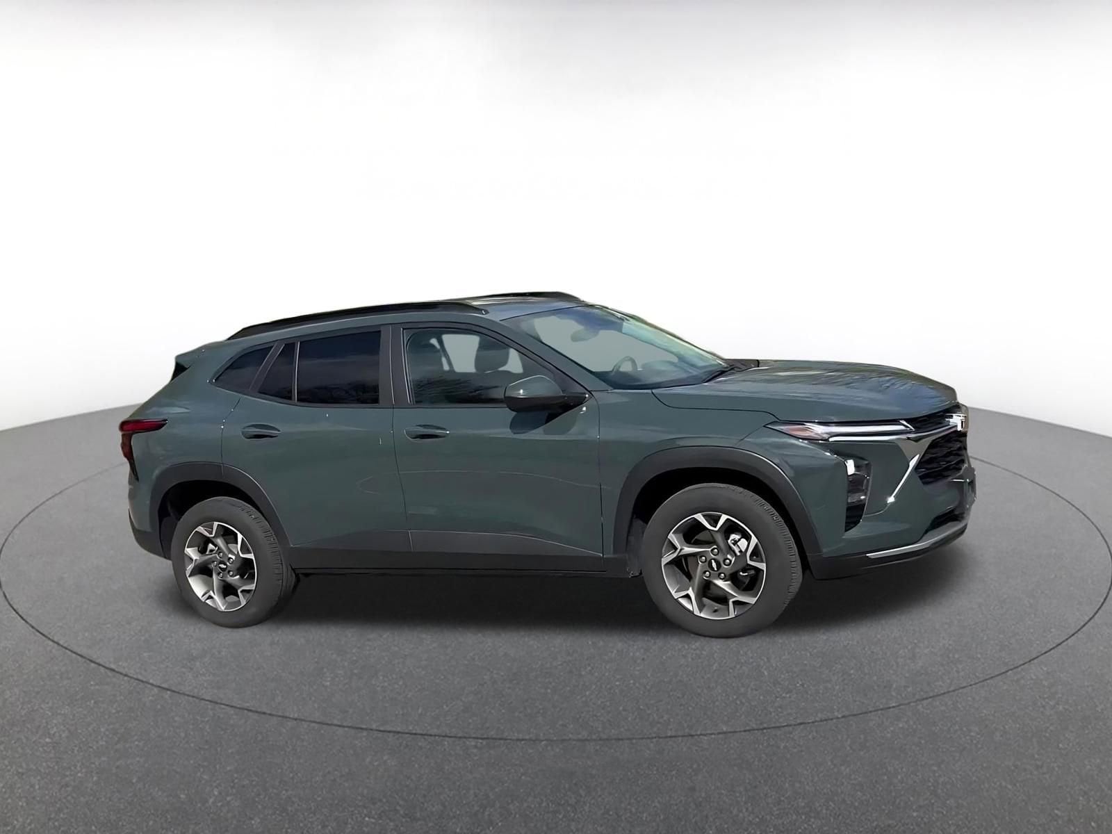 Thumbnail: 2025 Chevrolet Trax - 2