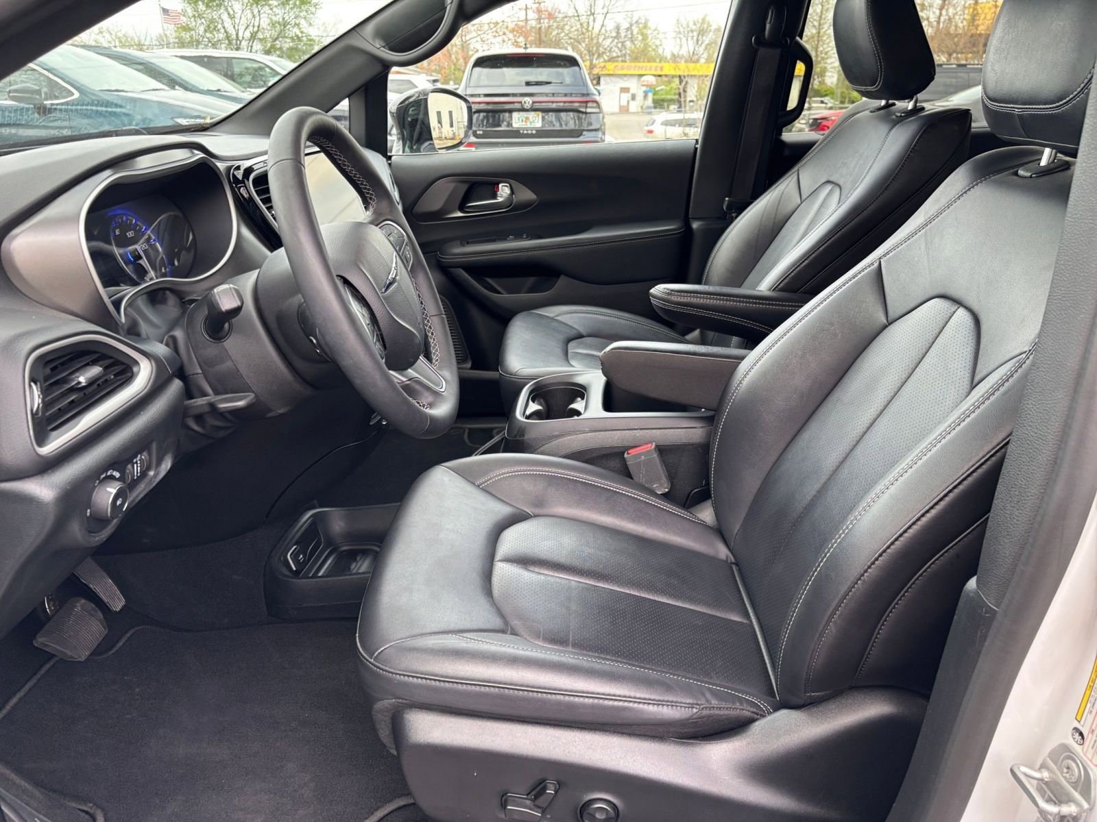 Thumbnail: 2025 Chrysler Pacifica - 29