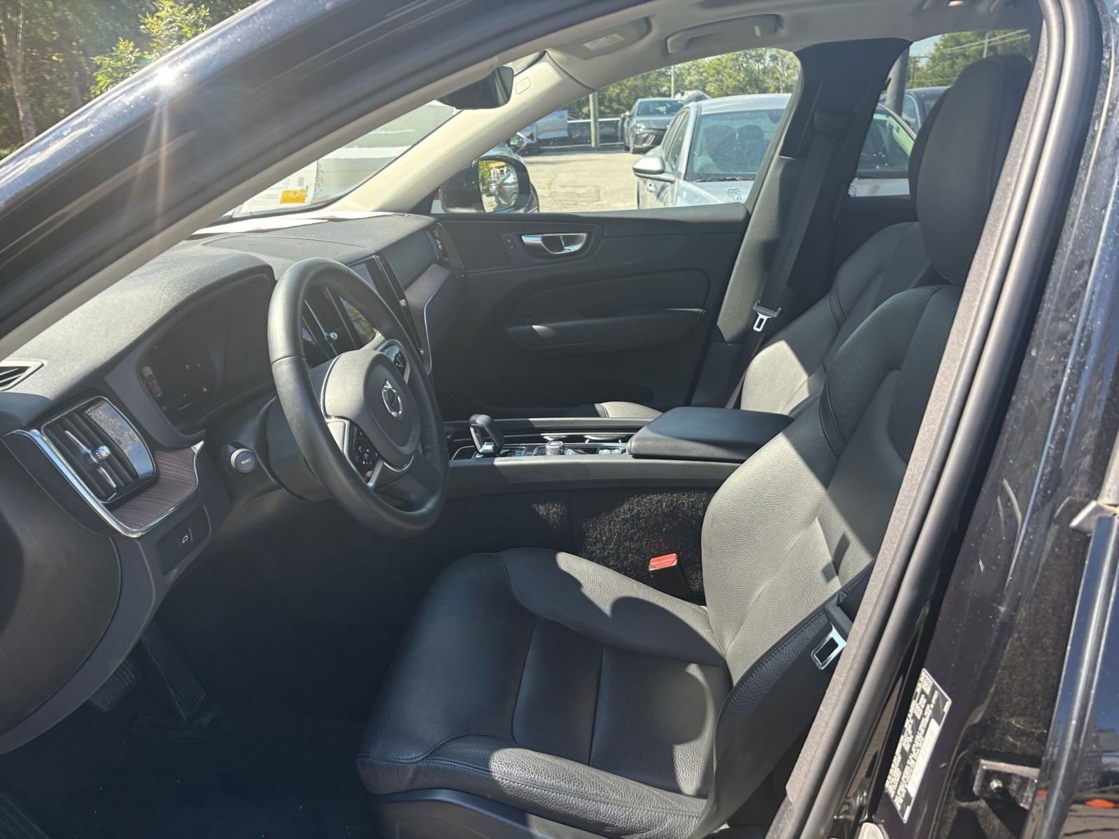 Thumbnail: 2023 Volvo XC60 - 25