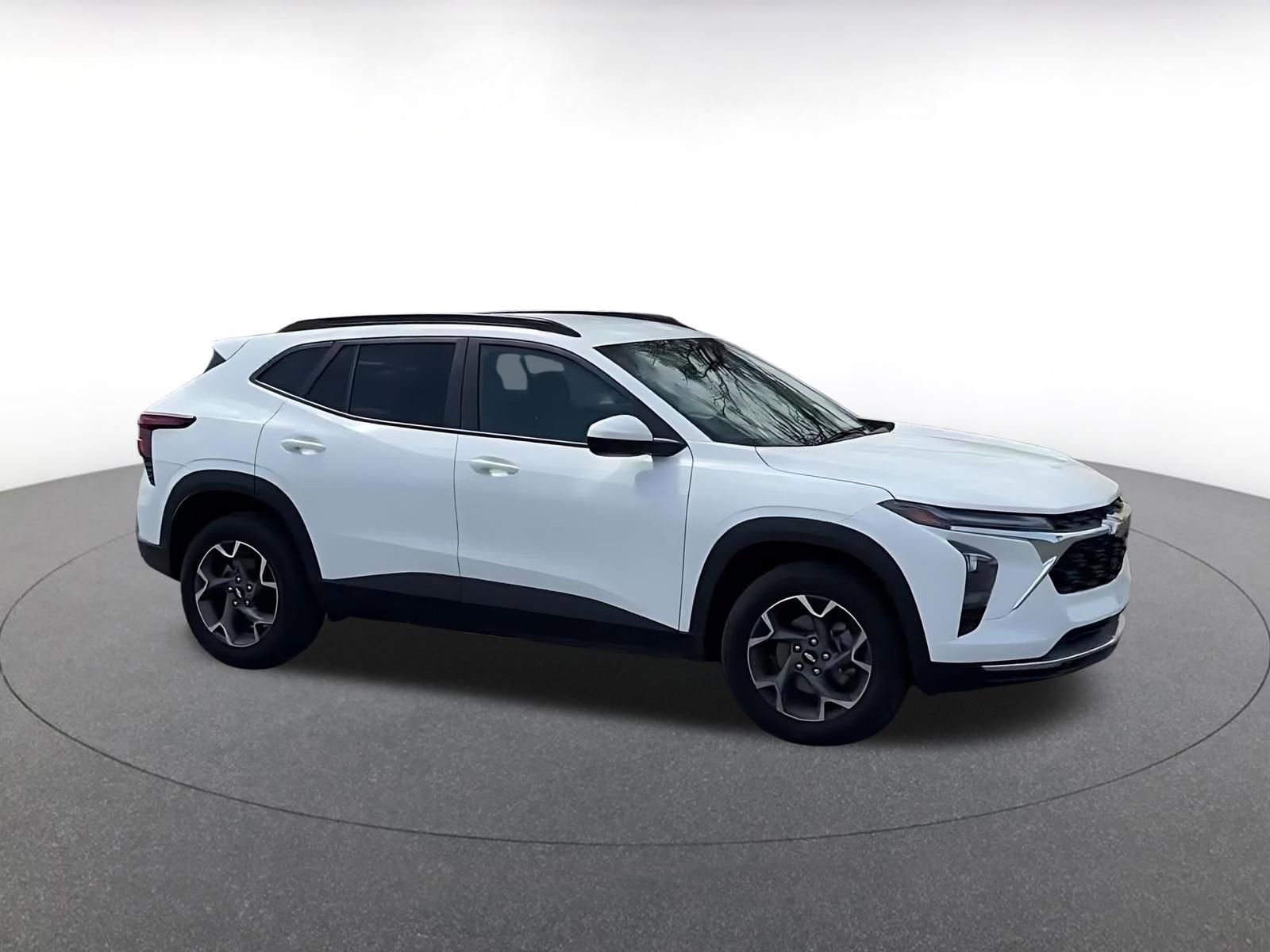 Thumbnail: 2025 Chevrolet Trax - 2