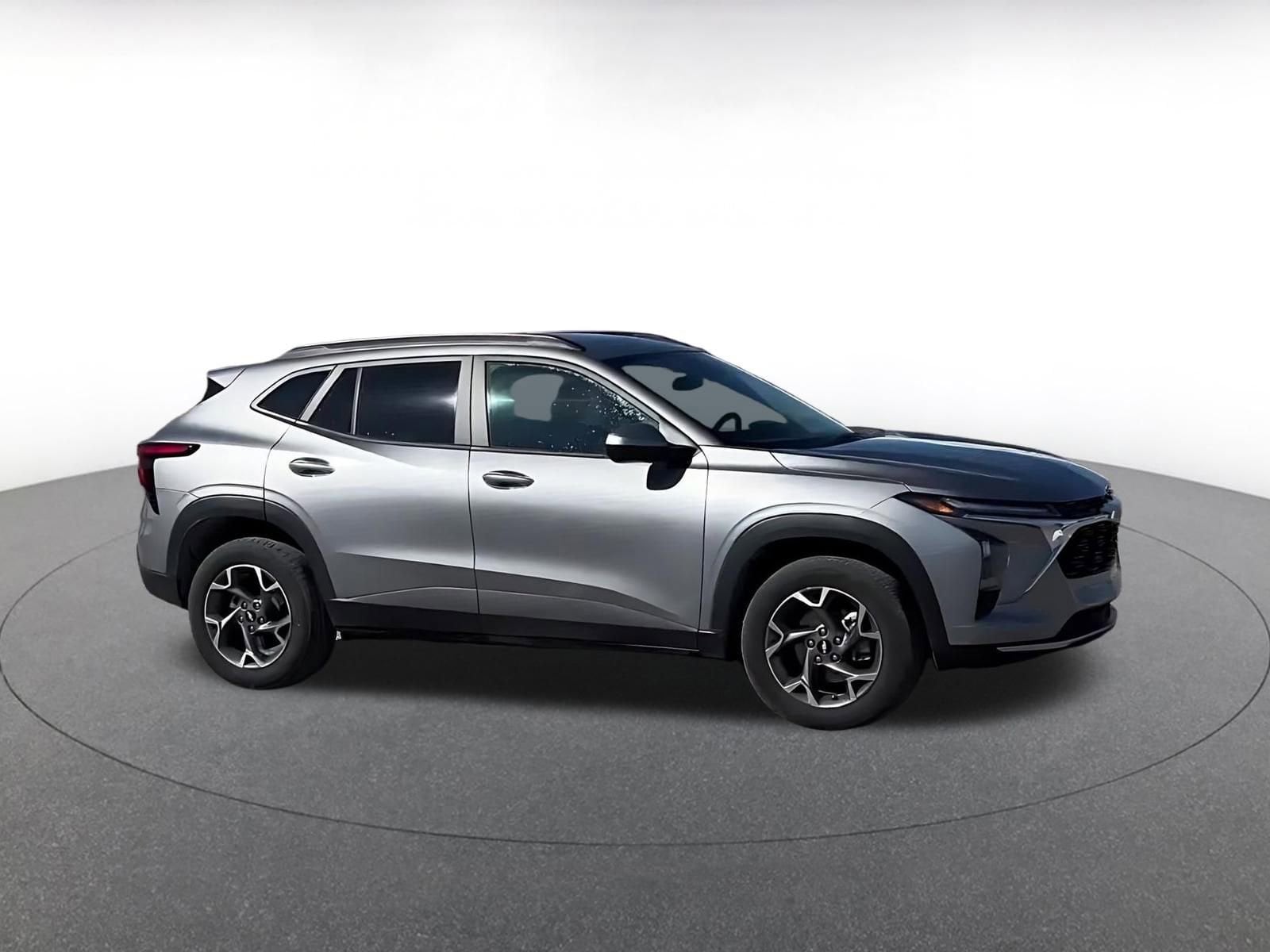 Thumbnail: 2025 Chevrolet Trax - 2