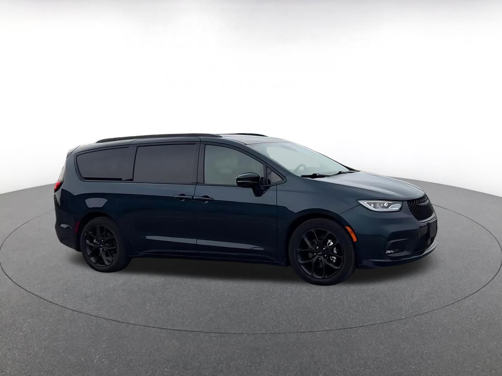 Thumbnail: 2025 Chrysler Pacifica - 2
