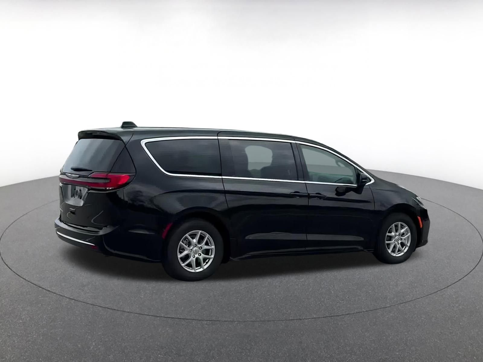 Thumbnail: 2024 Chrysler Pacifica - 15