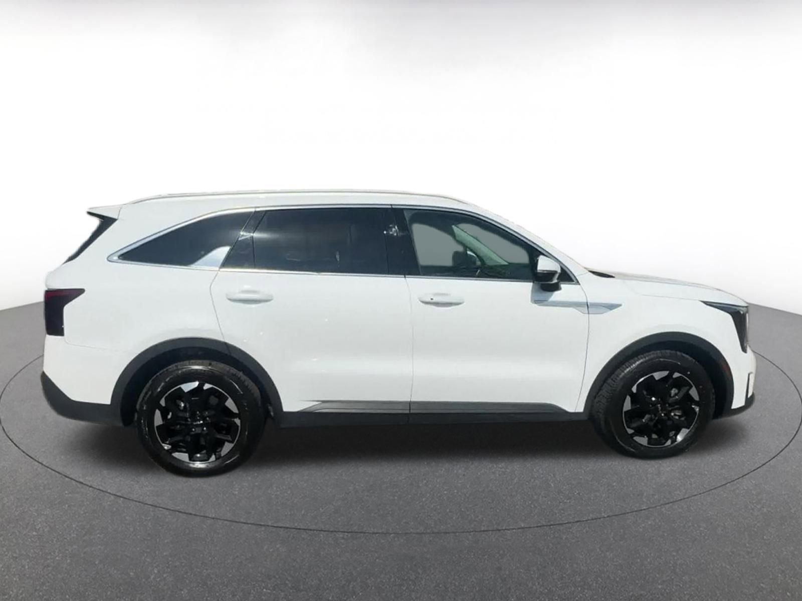2024 Kia Sorento S 16