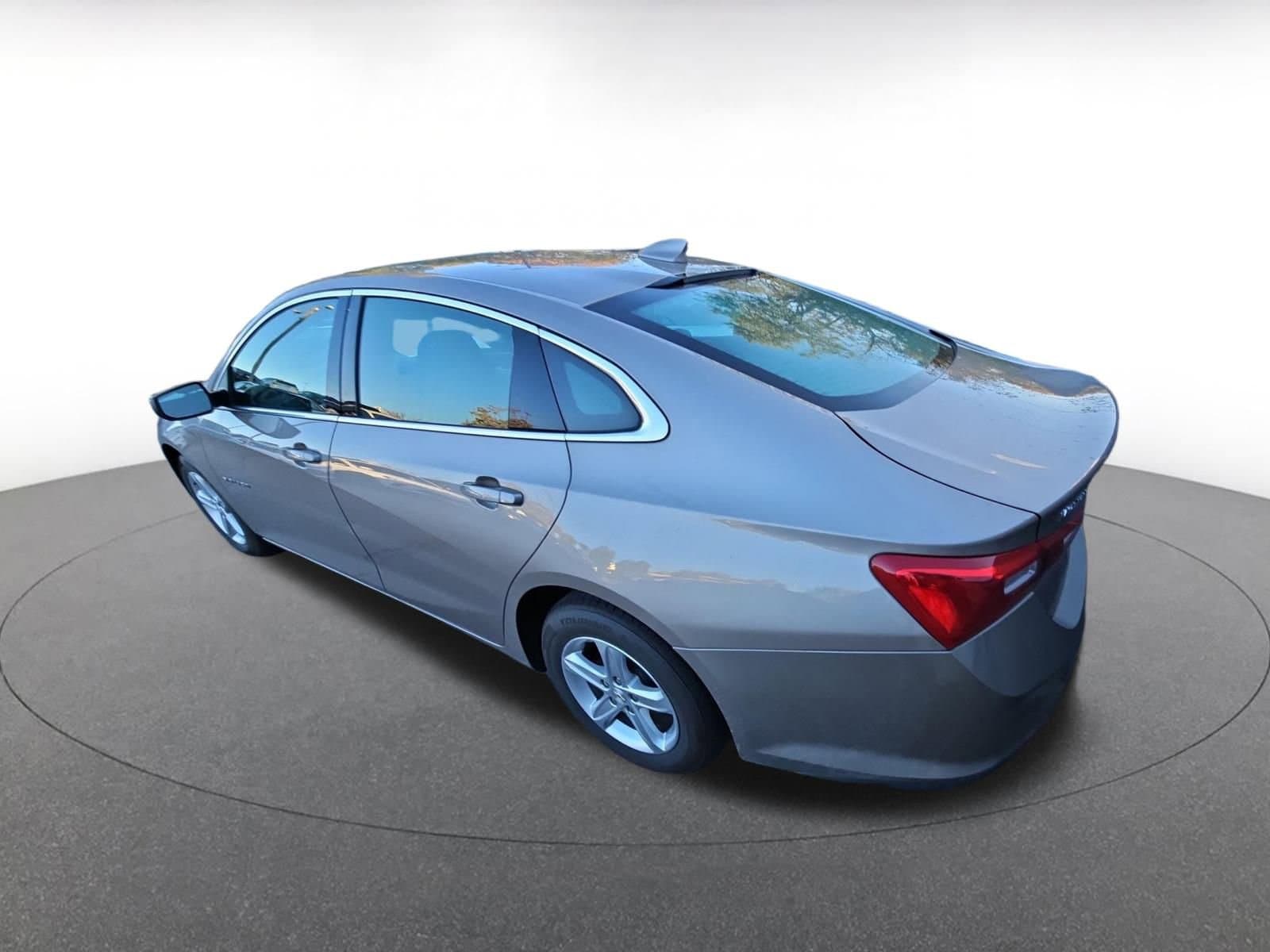 Thumbnail: 2024 Chevrolet Malibu - 4