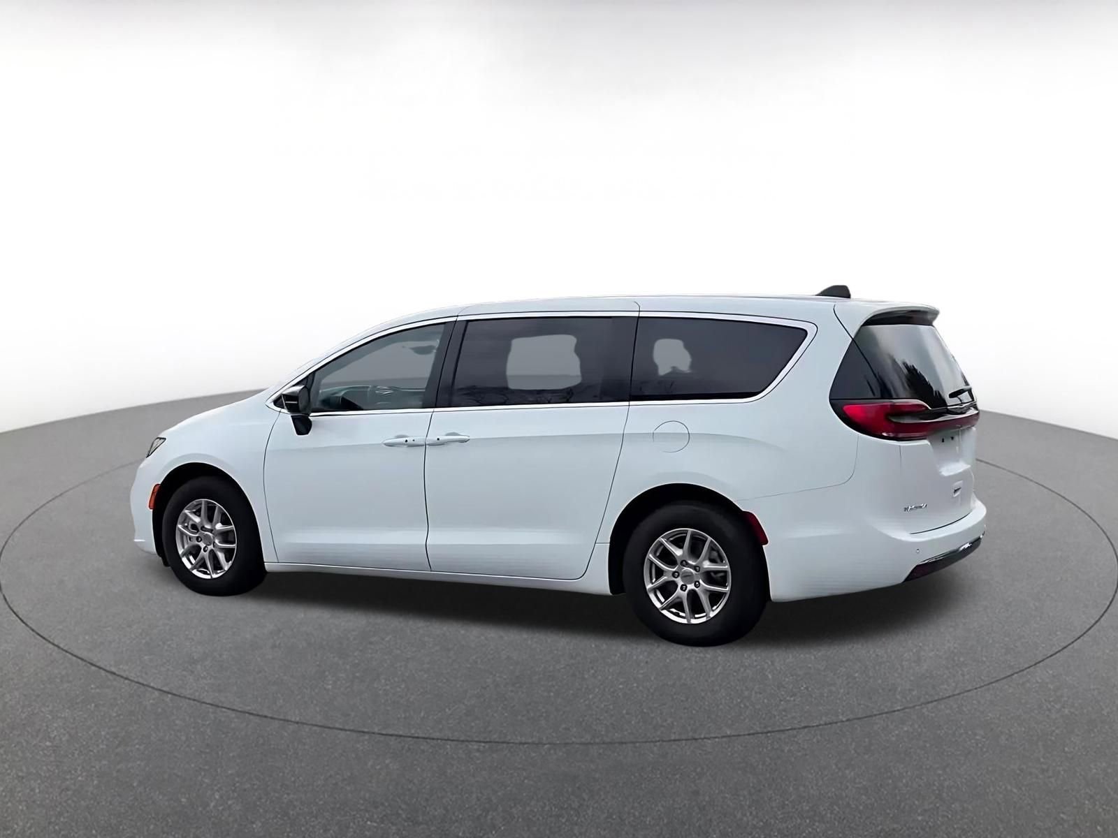 Thumbnail: 2025 Chrysler Pacifica - 10