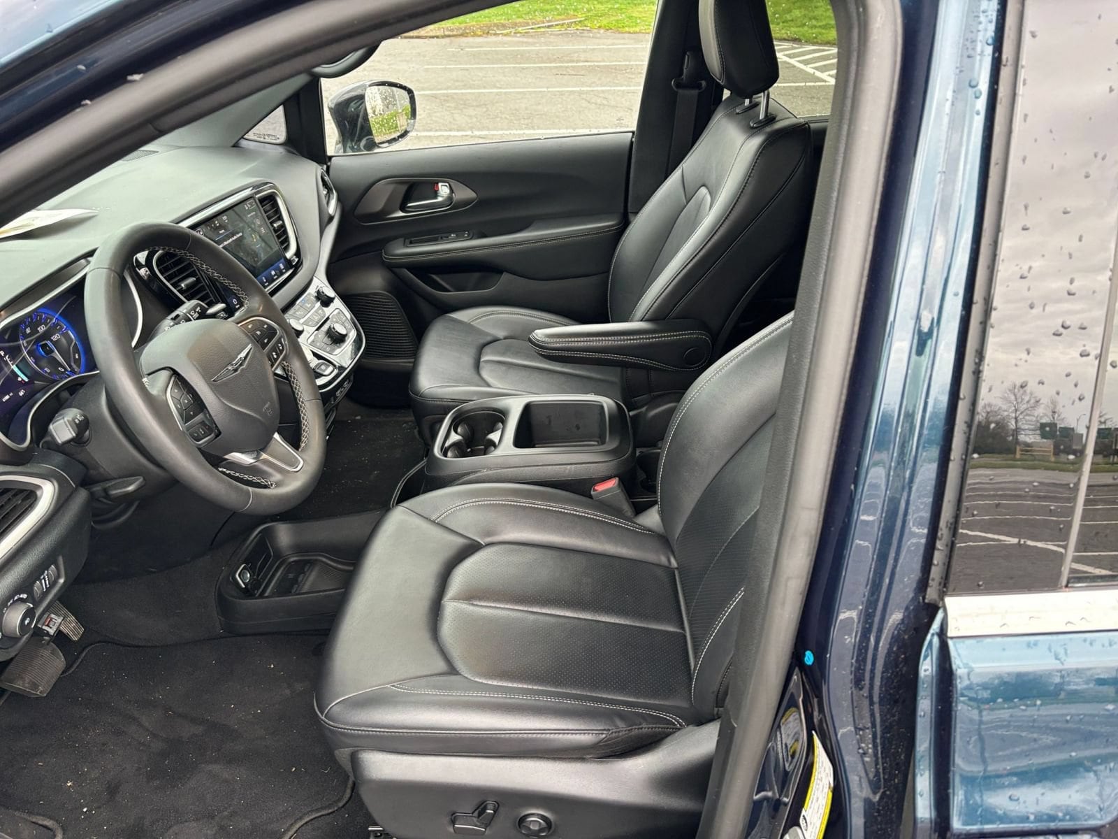 Thumbnail: 2025 Chrysler Pacifica - 28