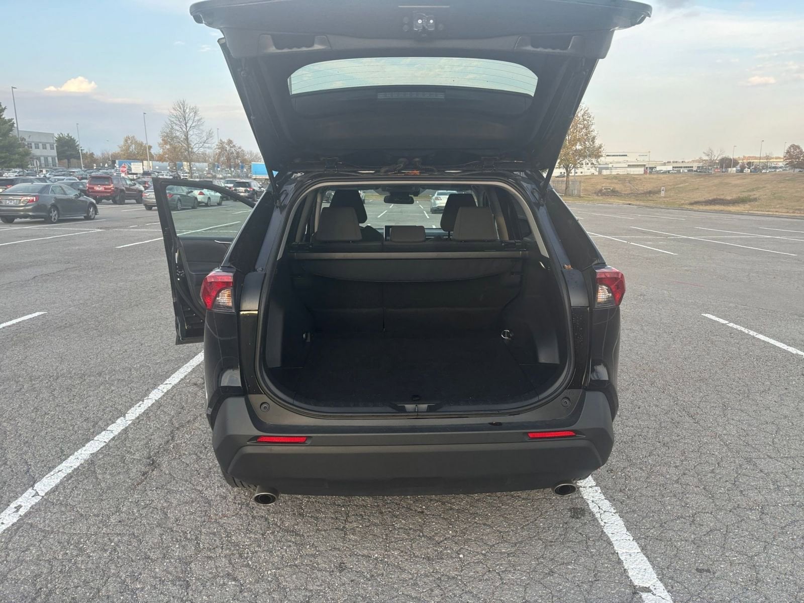 Thumbnail: 2025 Toyota RAV4 - 31