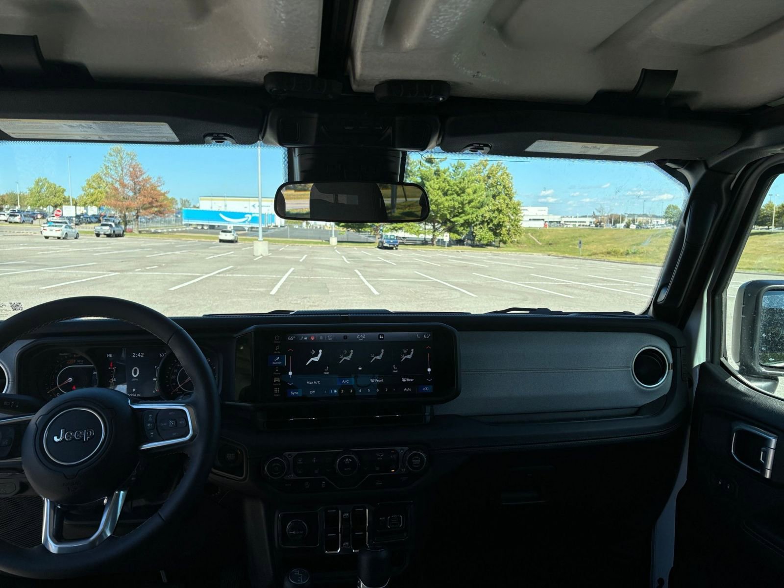 Thumbnail: 2025 Jeep Wrangler - 32