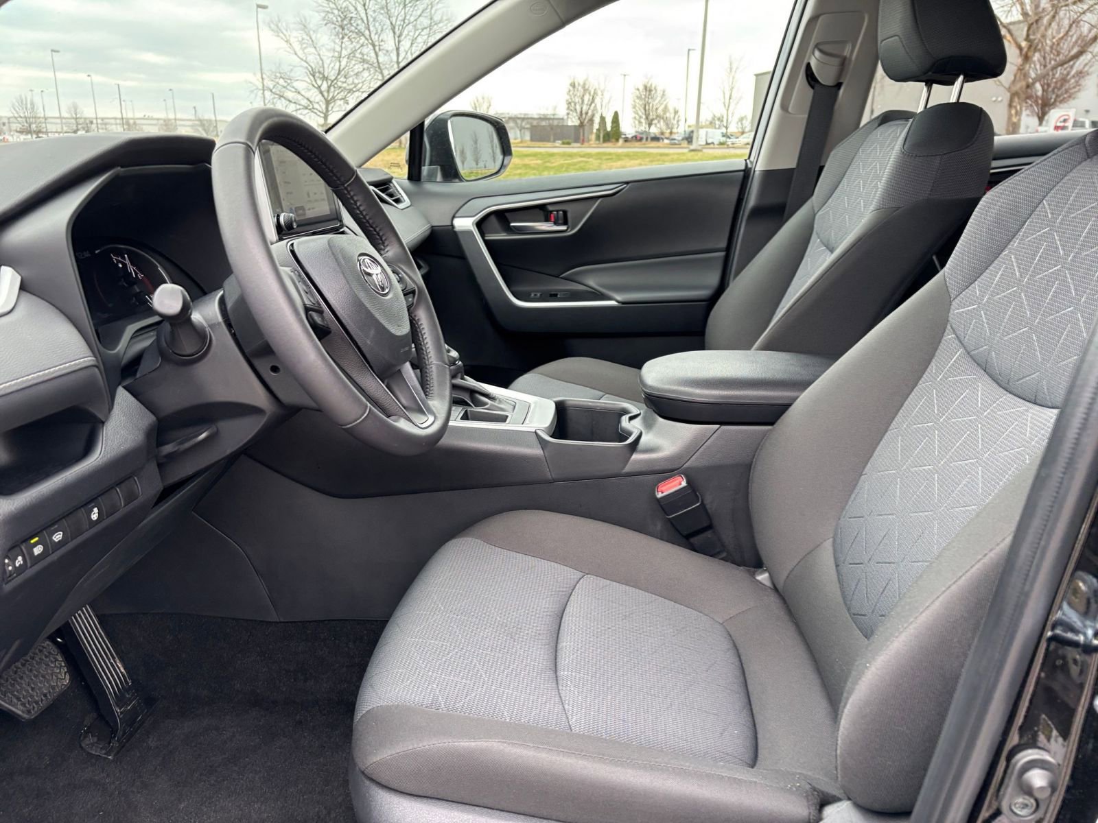 Thumbnail: 2025 Toyota RAV4 - 27