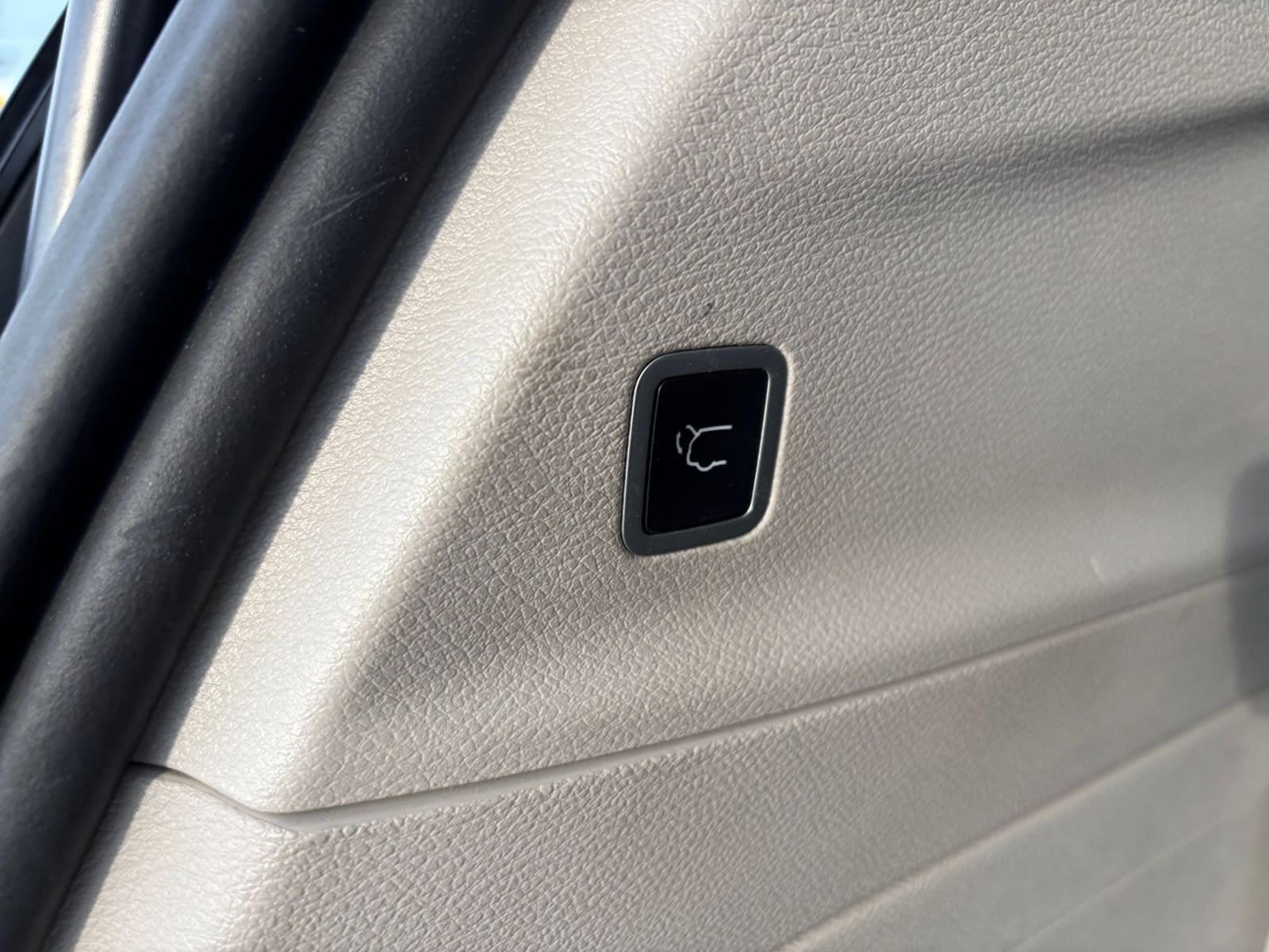 Thumbnail: 2023 Chrysler Pacifica - 24