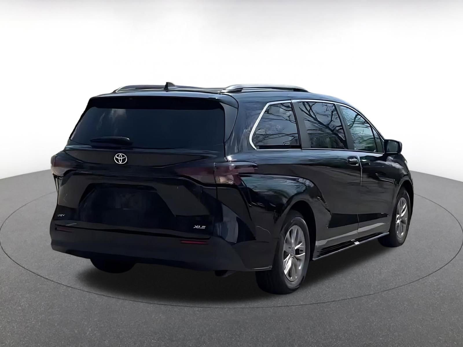 Thumbnail: 2025 Toyota Sienna - 15