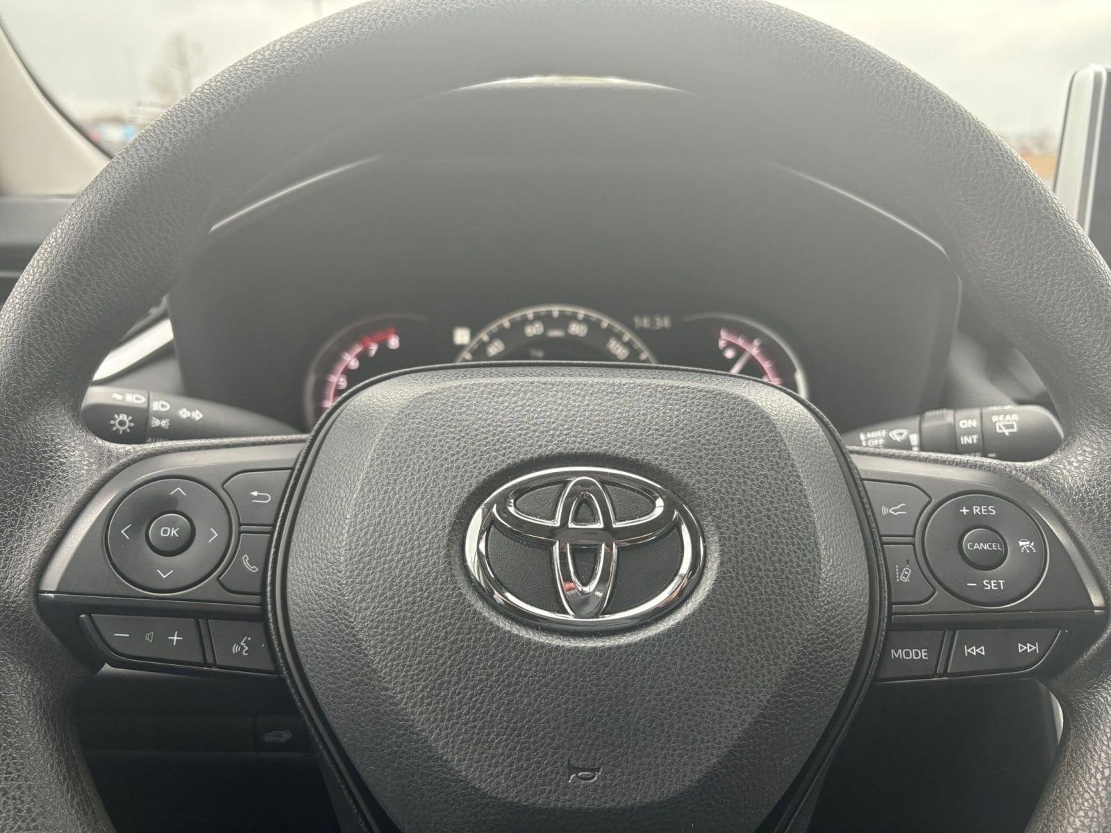 Thumbnail: 2025 Toyota RAV4 - 29