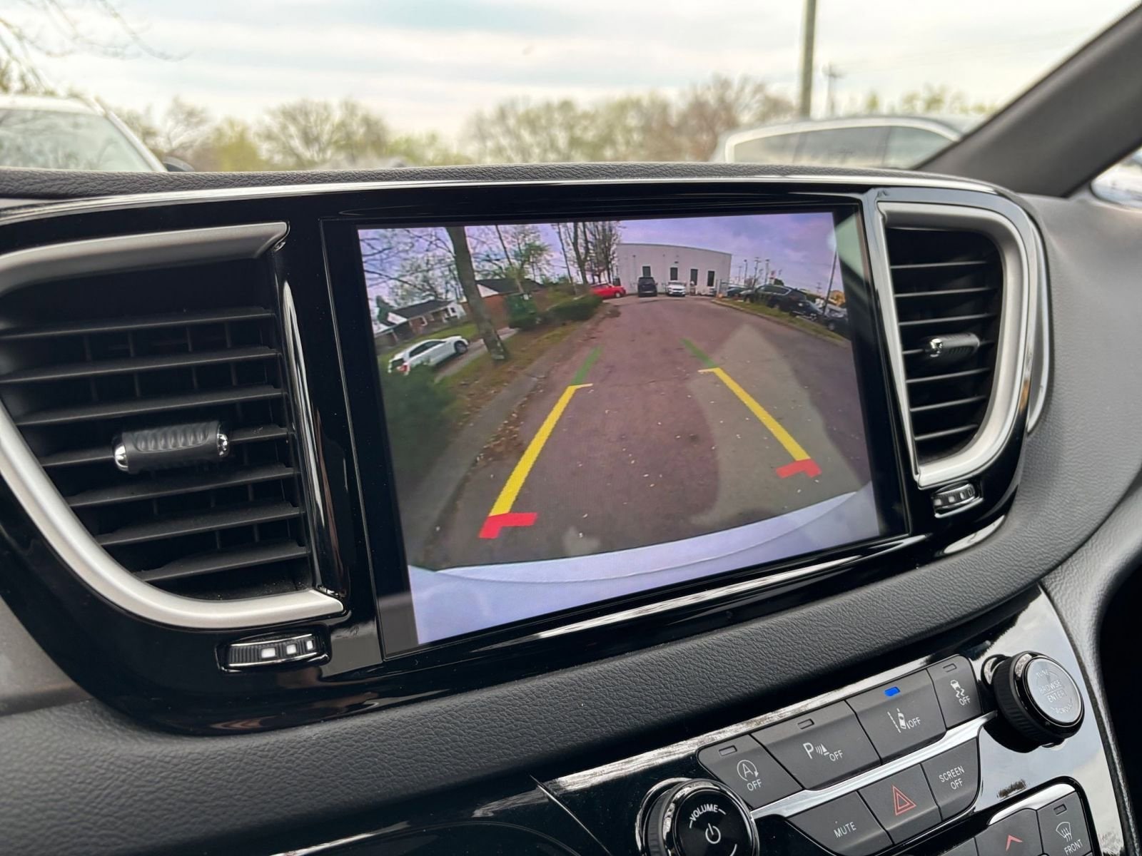 Thumbnail: 2025 Chrysler Pacifica - 25