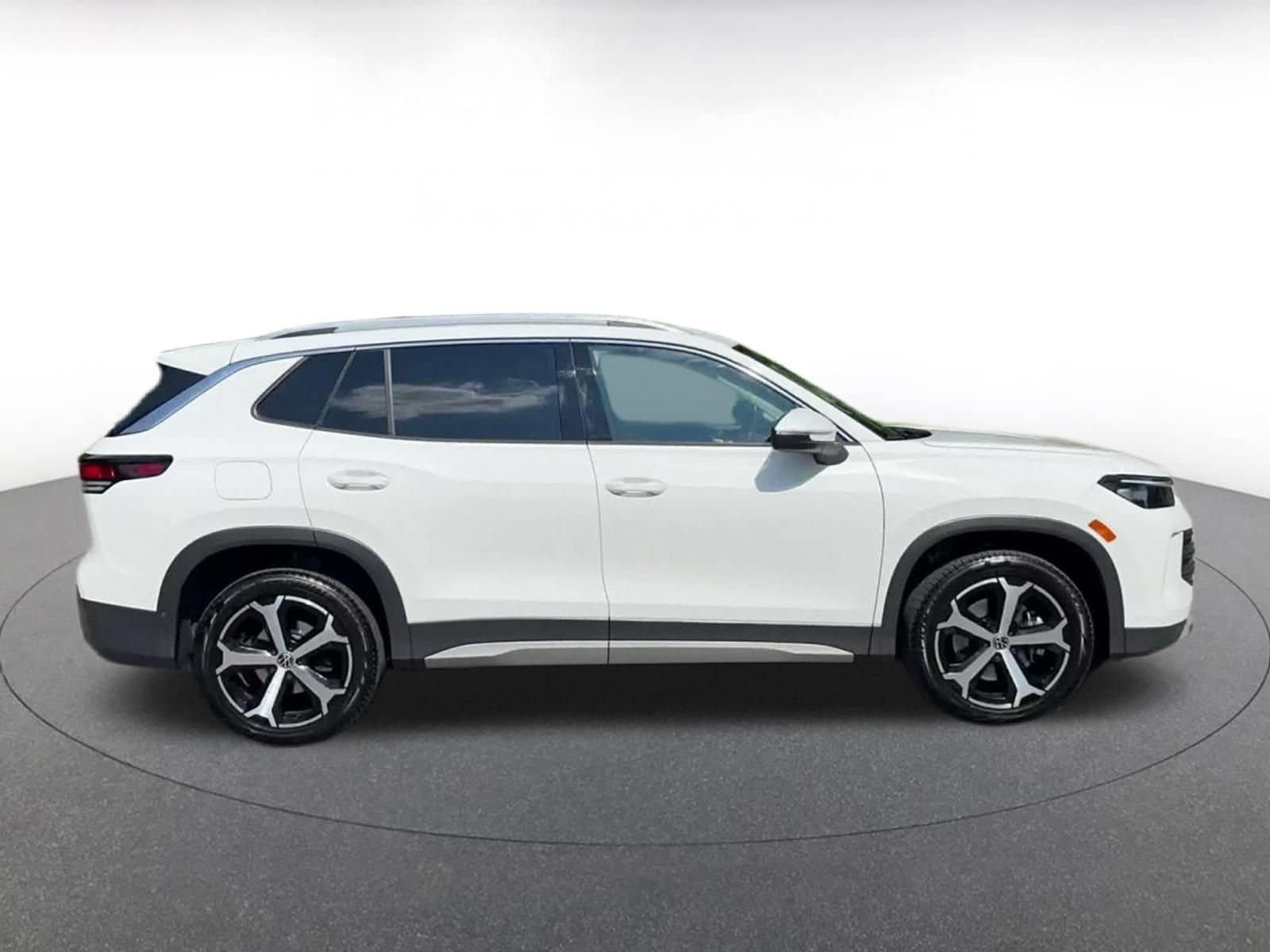 Thumbnail: 2026 Volkswagen Tiguan - 13