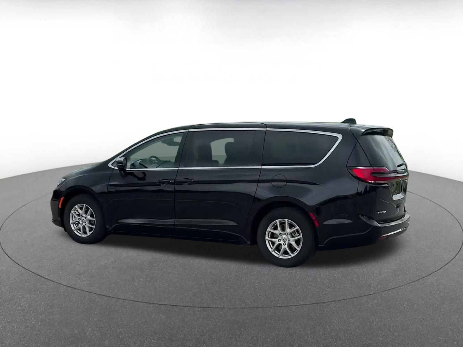 Thumbnail: 2024 Chrysler Pacifica - 10