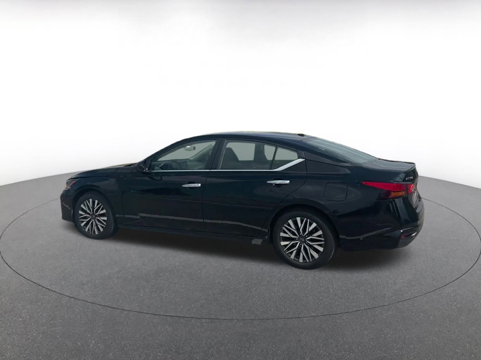 Thumbnail: 2024 Nissan Altima - 10