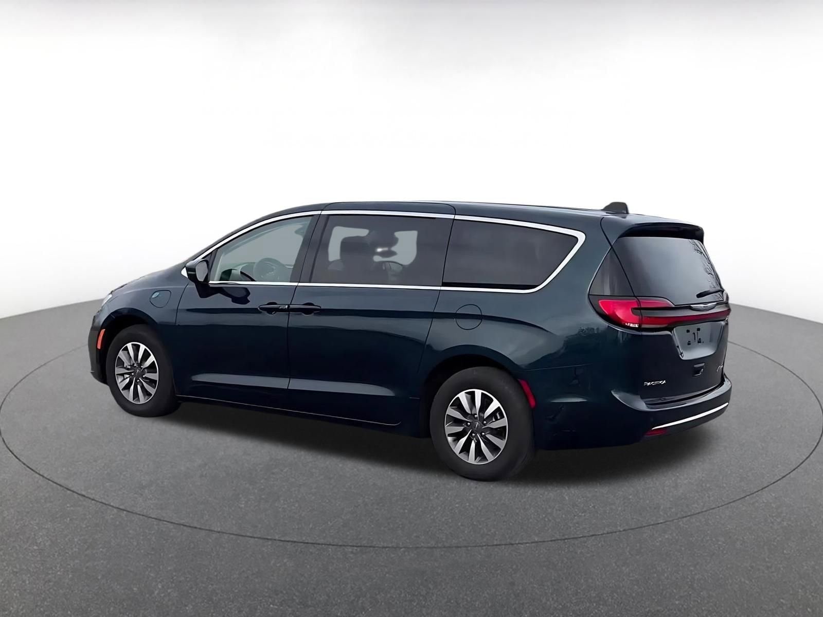 Thumbnail: 2023 Chrysler Pacifica - 10