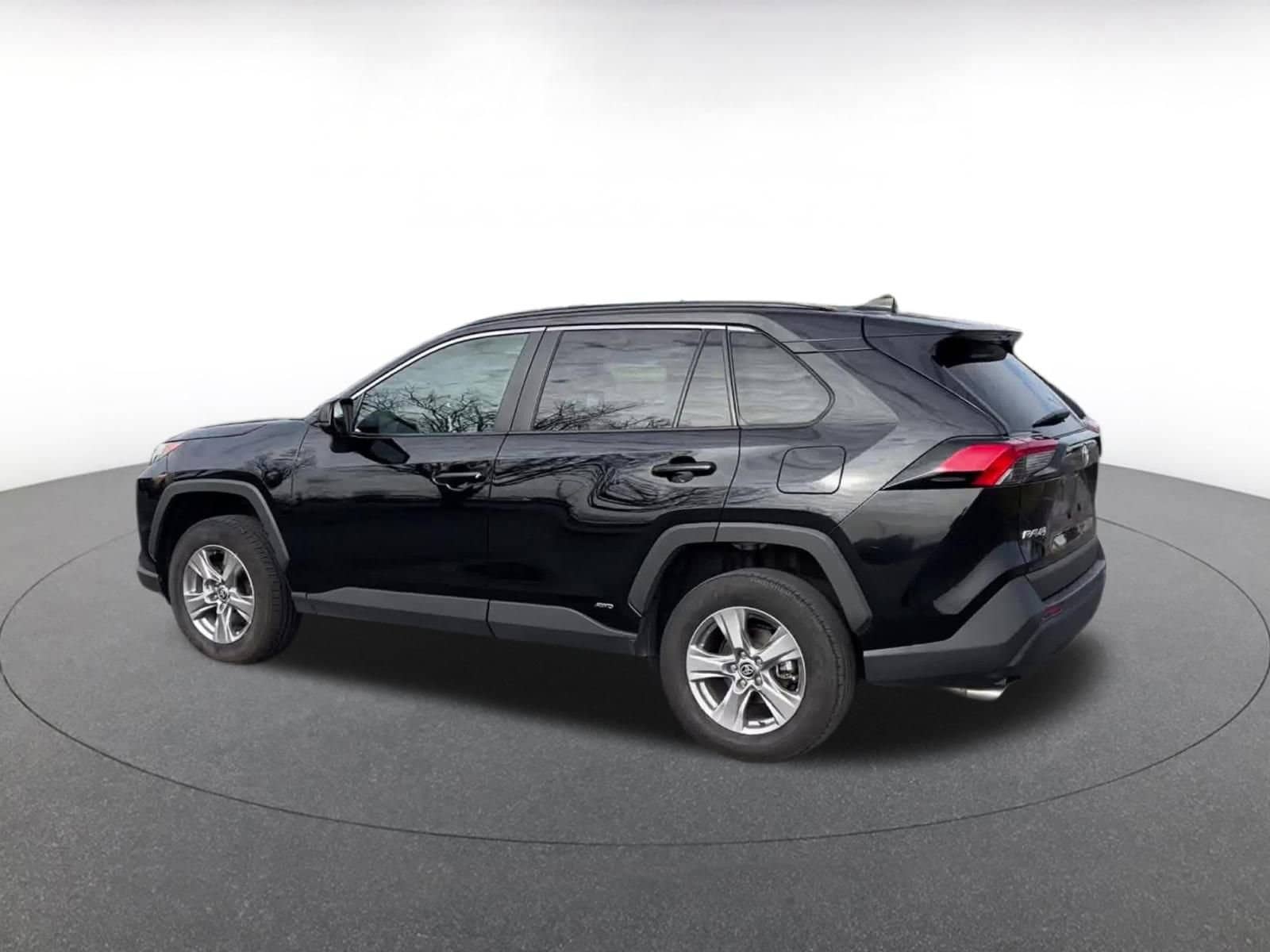 Thumbnail: 2025 Toyota RAV4 - 10