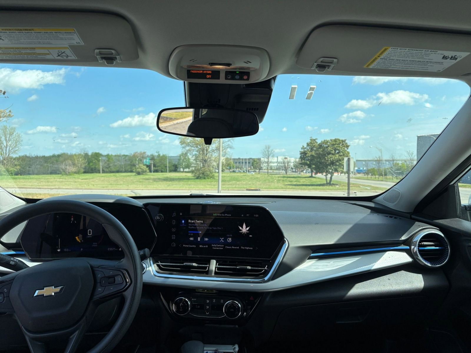 Thumbnail: 2025 Chevrolet Trax - 32