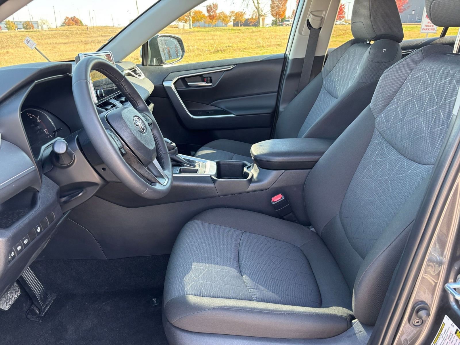 Thumbnail: 2025 Toyota RAV4 - 27