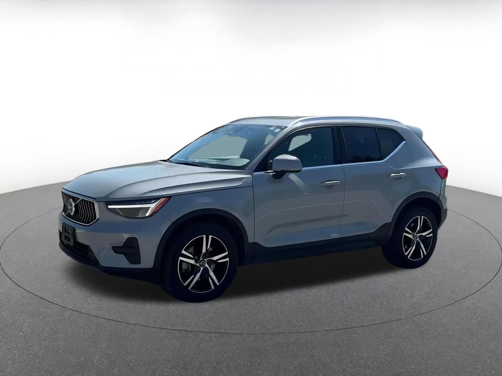 Thumbnail: 2024 Volvo XC40 - 8