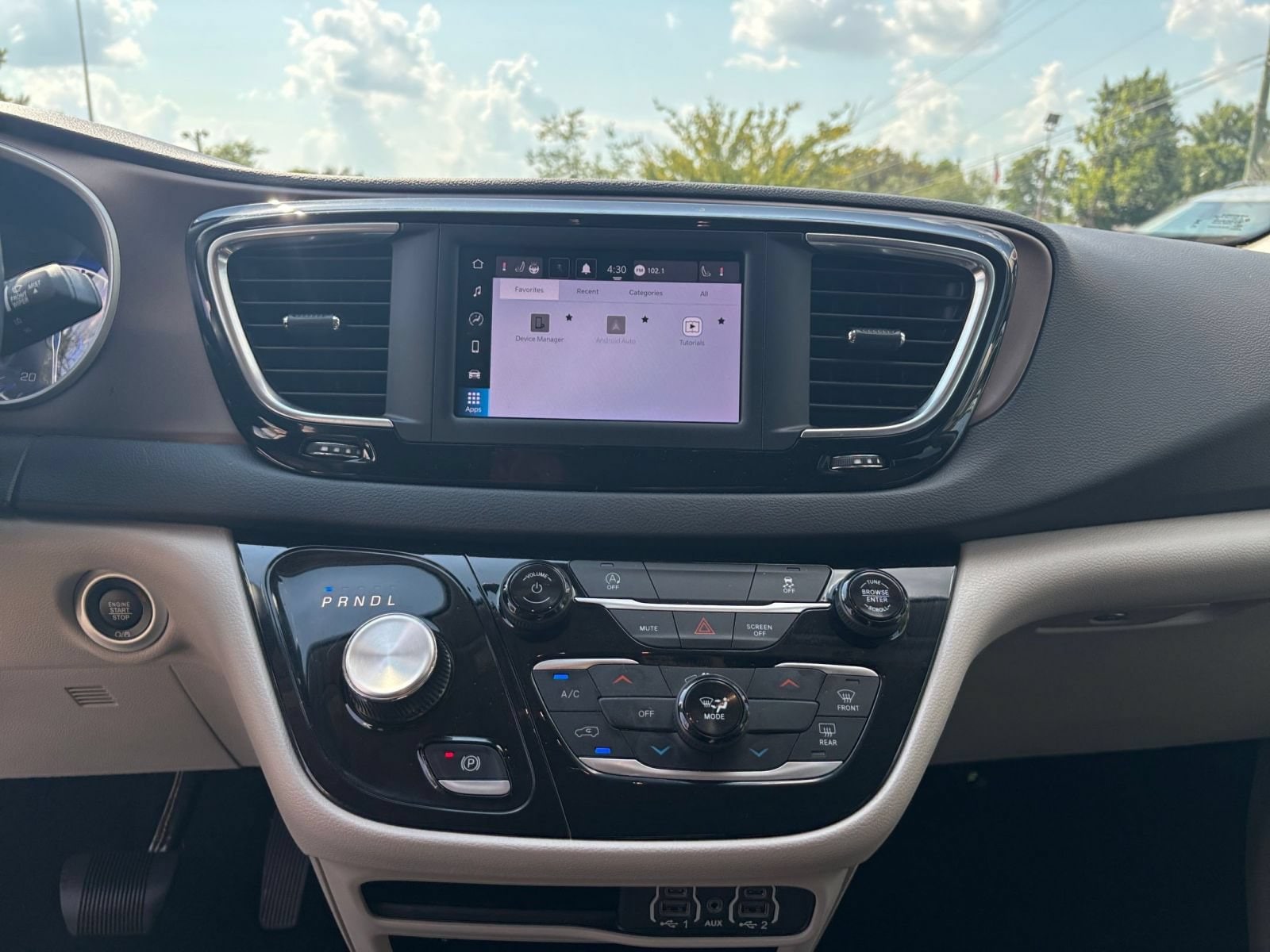 Thumbnail: 2024 Chrysler Voyager - 16