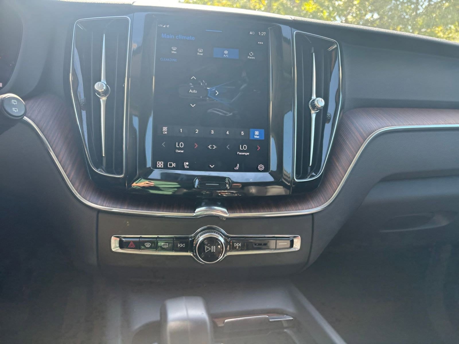 Thumbnail: 2023 Volvo XC60 - 18