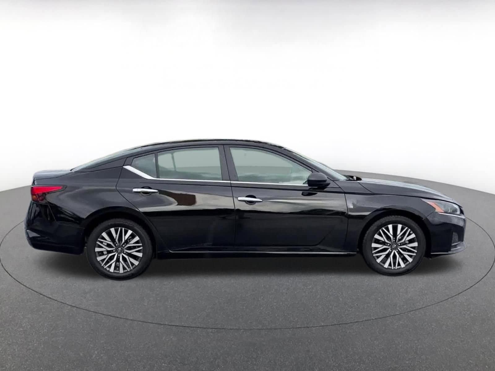 Thumbnail: 2025 Nissan Altima - 18