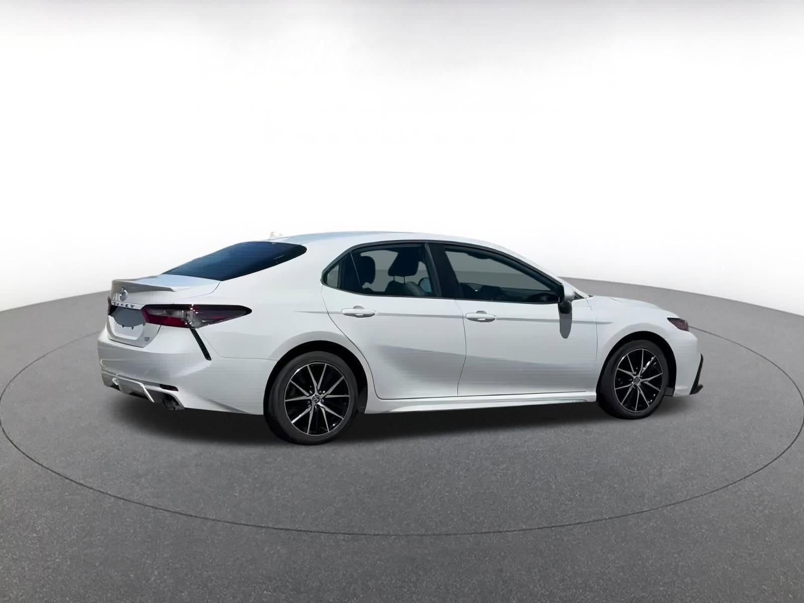 Thumbnail: 2024 Toyota Camry - 10