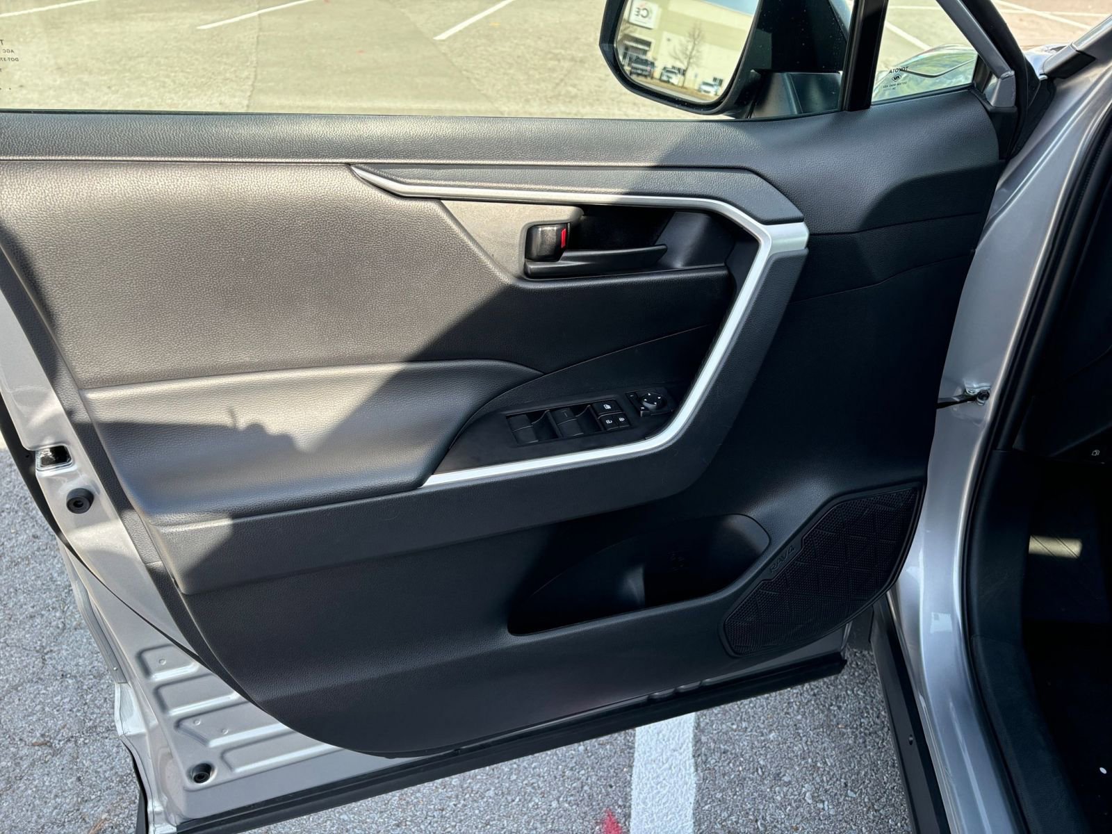 Thumbnail: 2025 Toyota RAV4 - 20