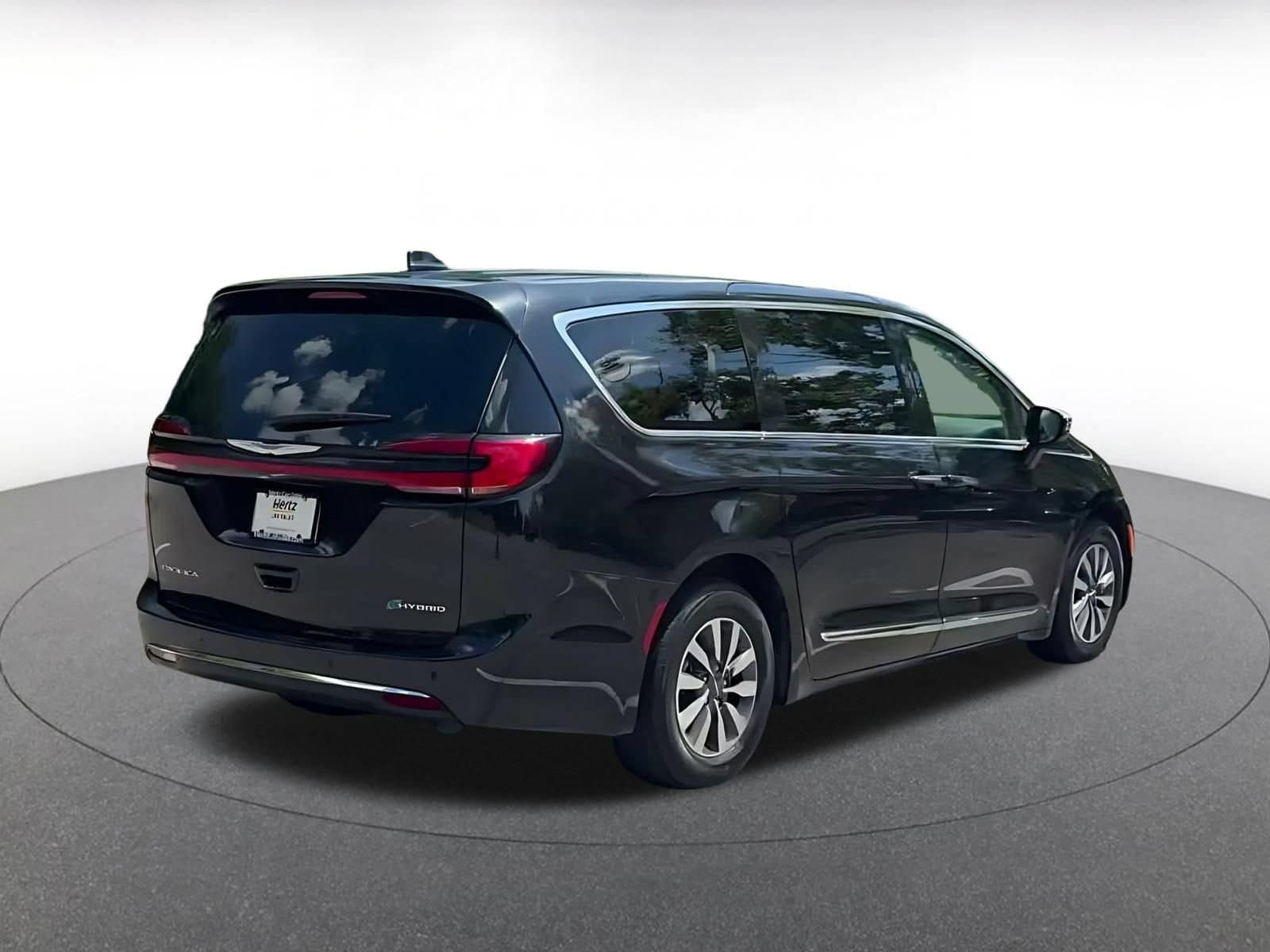 Thumbnail: 2023 Chrysler Pacifica - 14