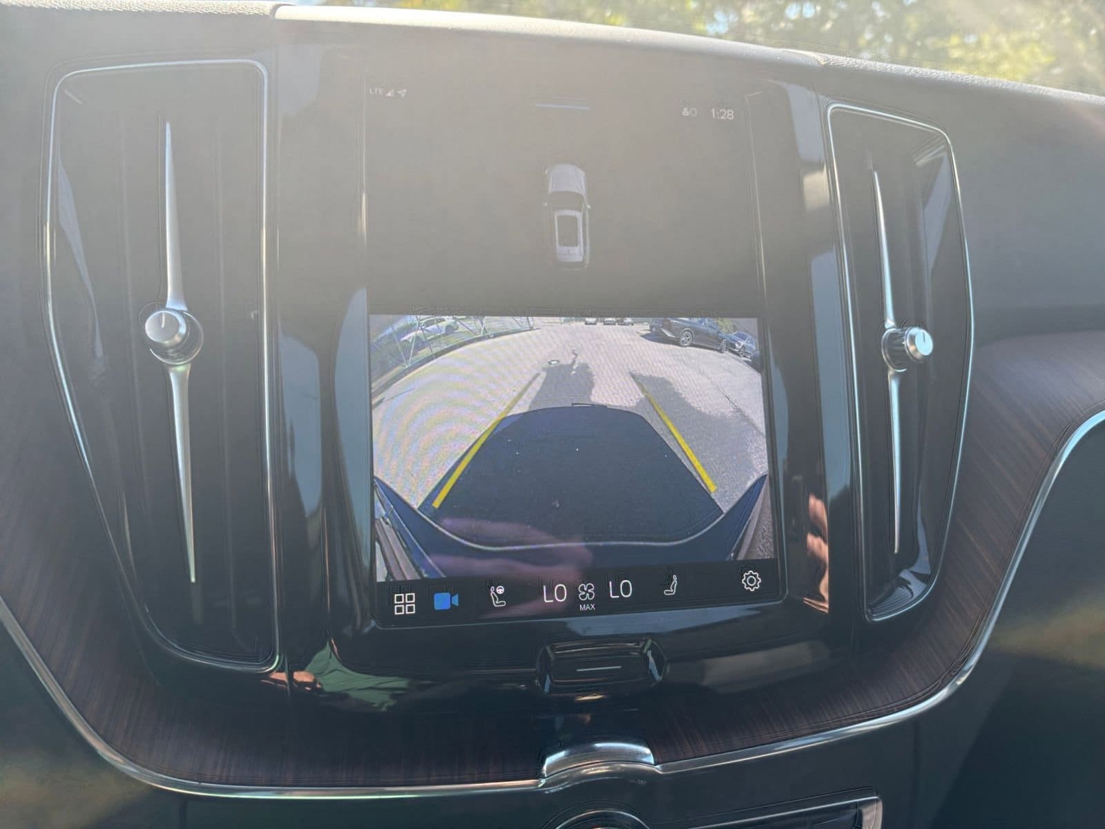 Thumbnail: 2023 Volvo XC60 - 17