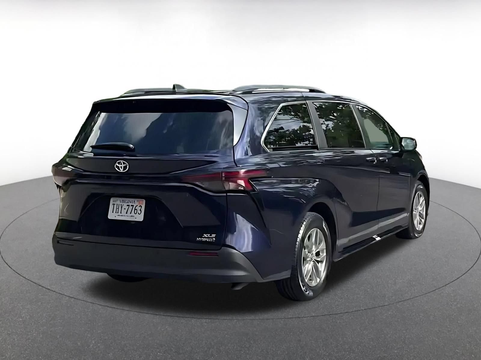 Thumbnail: 2024 Toyota Sienna - 11
