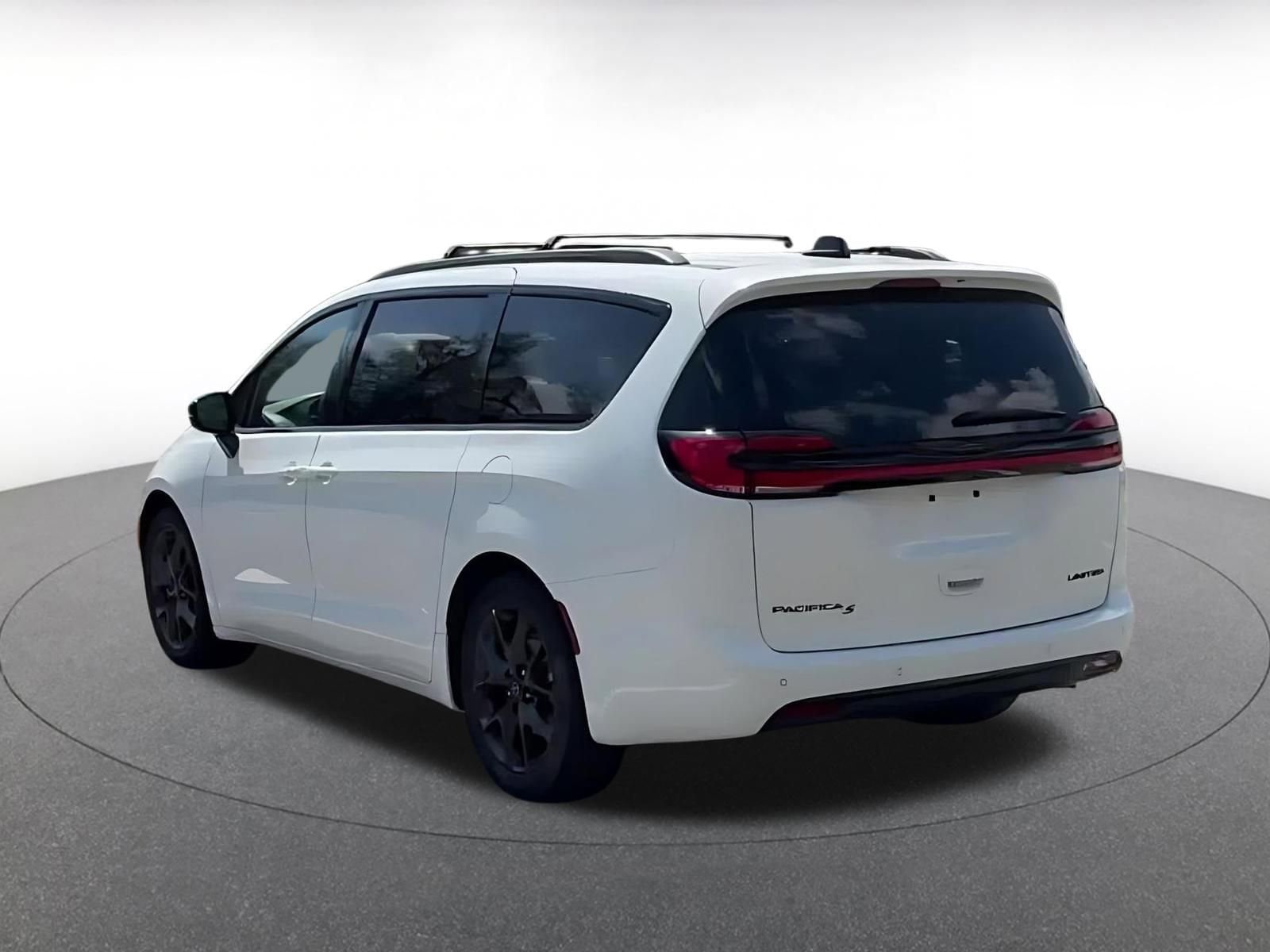 Thumbnail: 2025 Chrysler Pacifica - 10