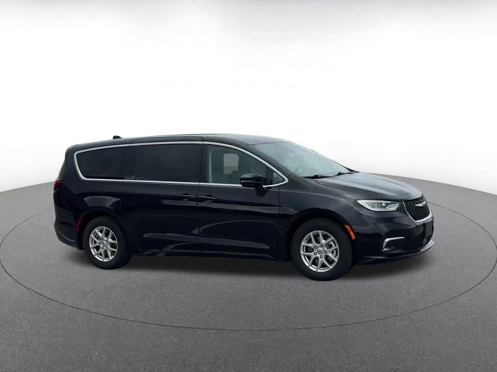 Thumbnail: 2024 Chrysler Pacifica - 2