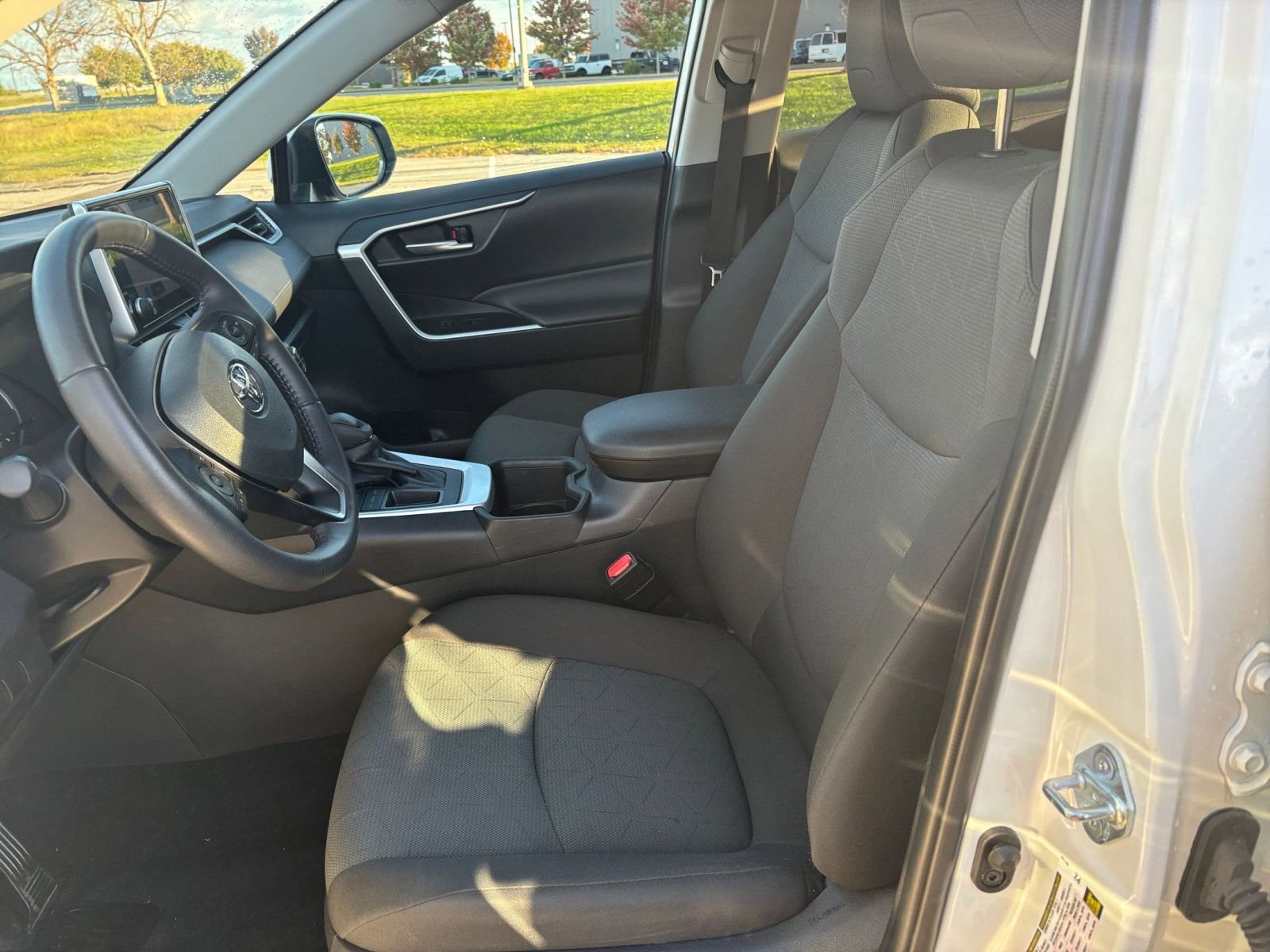 Thumbnail: 2025 Toyota RAV4 - 27