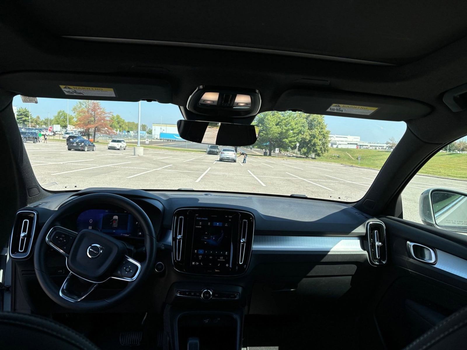 Thumbnail: 2024 Volvo XC40 - 33