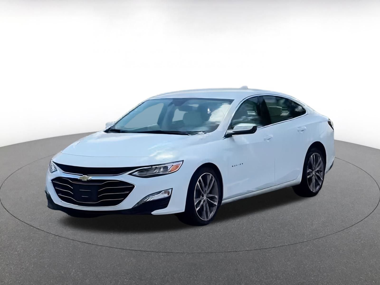 Thumbnail: 2024 Chevrolet Malibu - 3